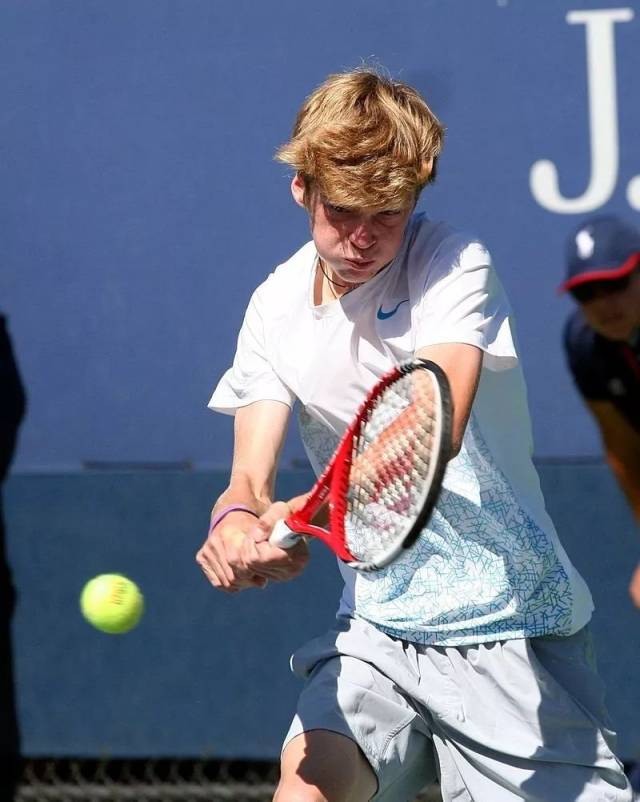 持球队的竞 持球队的竞