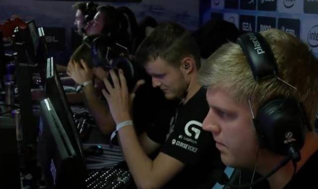 露出久违笑 露出久违笑