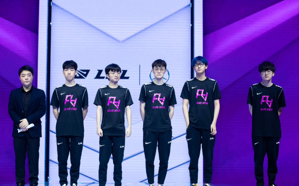 和平TV特别栏目！记者深入决赛圈，采访了几位王牌特种兵！