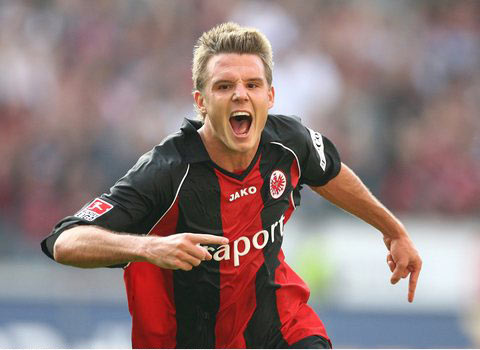 德甲焦点战：汉堡VS勒沃库森，保级队能否阻击争冠劲旅？